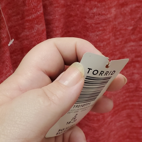 NWT TORRID SIZE 2 Super Soft Plush V-Neck Drop Shoulder Sharkbite Hem Top - Picture 8 of 12
